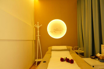 青岛市南区日式指压的寂静美学:在按压中听见雪落的声音